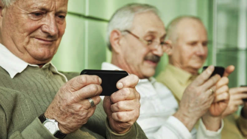 anziani e smartphone